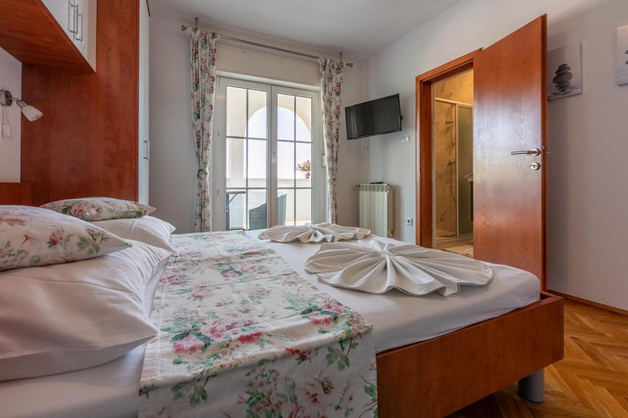 Apartments Vila Antula Banjol Exterior photo